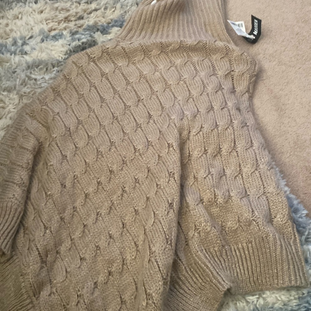 Steve Madden throw sweater size: OSFA